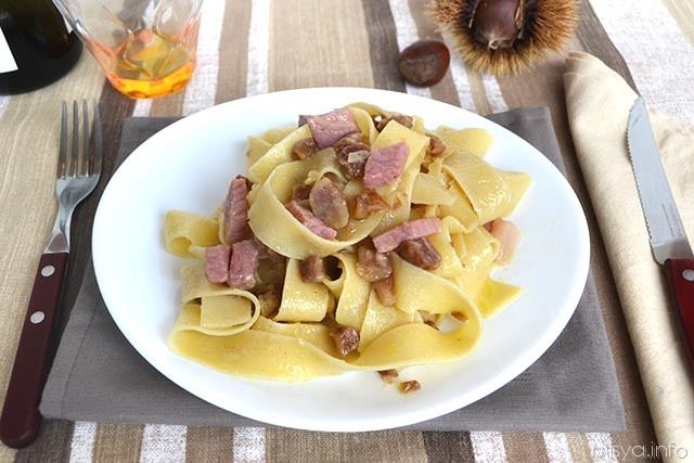 Pappardelle con castagne e speck