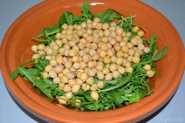 insalata di ceci rucola grana e noci 4