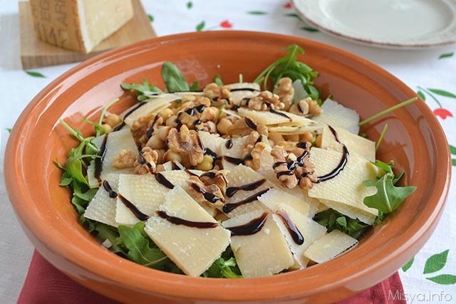 Insalata di rucola ceci e grana
