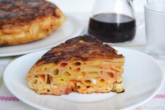 Frittata di maccheroni al salame