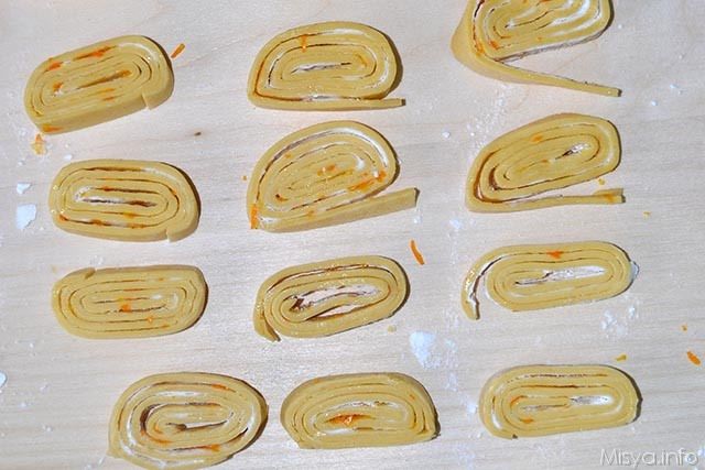Tagliatelle dolci di carnevale 11