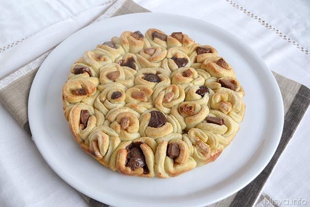 Roselline di pasta brioche al cioccolato