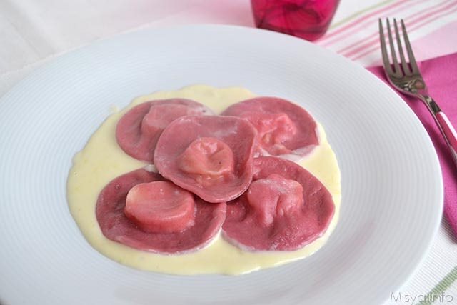 Ravioli di barbabietola al gorgonzola