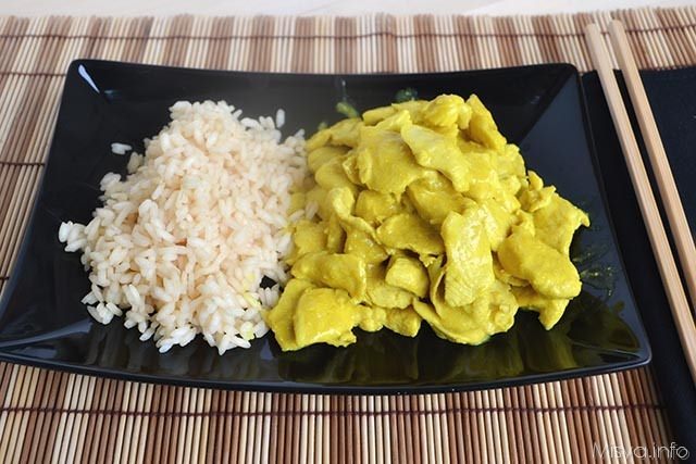 Pollo al latte di cocco e curry