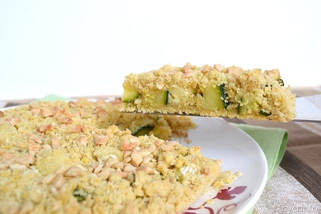 Sbriciolata salata con zucchine e brie