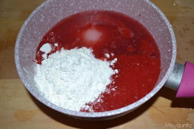crostata morbida allo yogurt con crema alle fragole 11