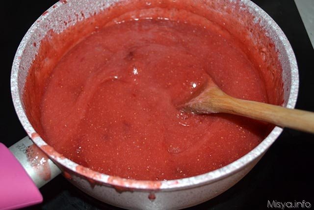 crostata morbida allo yogurt con crema alle fragole 16