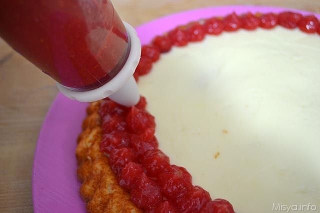 crostata morbida allo yogurt con crema alle fragole 18