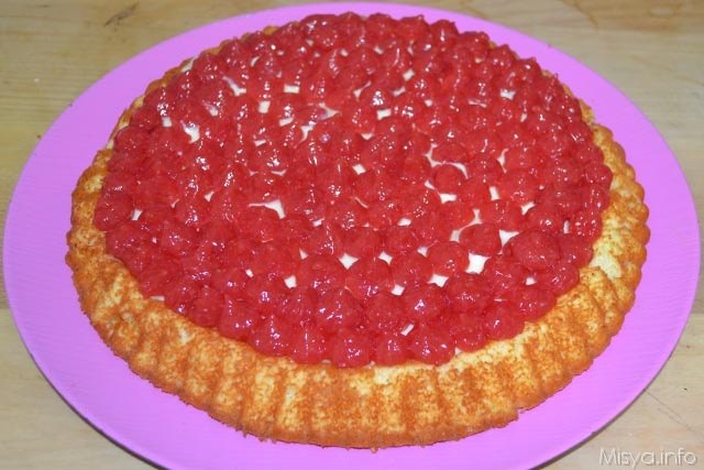 crostata morbida allo yogurt con crema alle fragole 19