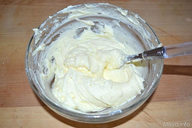 crostata morbida allo yogurt con crema alle fragole 8