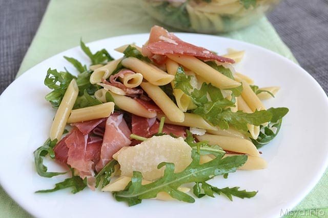 Insalata di pasta rucola e speck