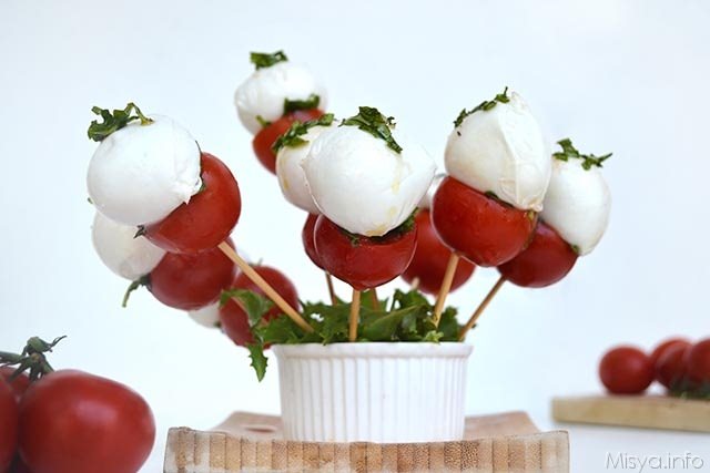 Caprese pops
