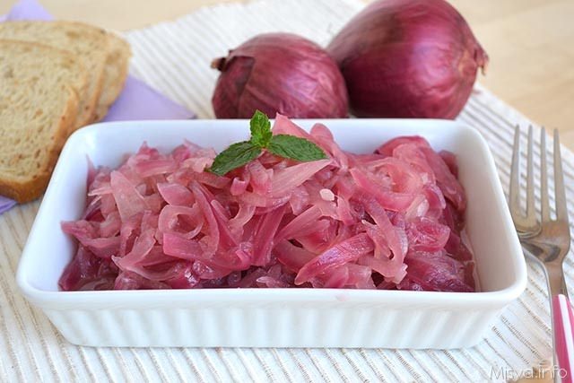 Cipolle rosse in agrodolce