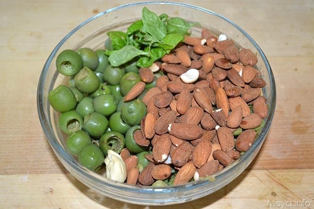Pate di olive verdi e mandorle 3