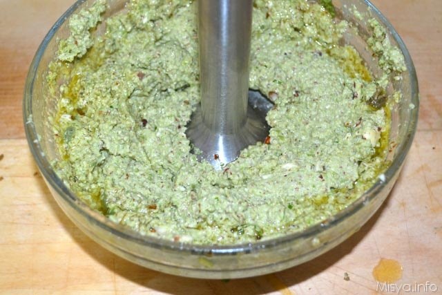 Pate di olive verdi e mandorle 6