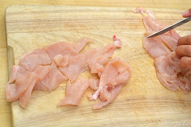 1 tagliare il pollo