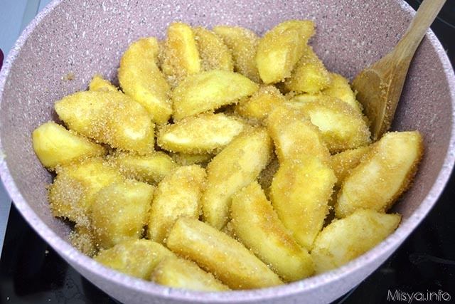 4 mescolare zucchero e mele