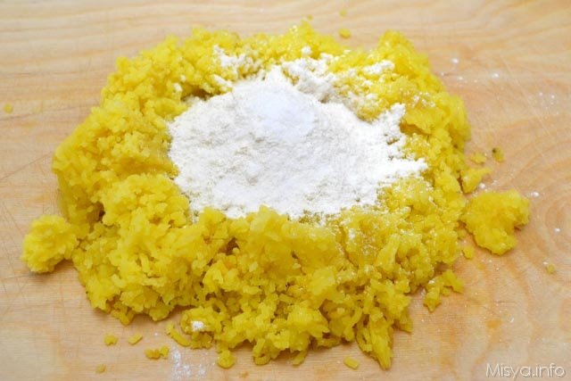 5 aggiungere farina