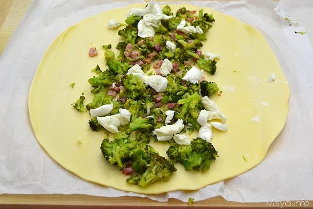 4 sistemare su pasta sfoglia