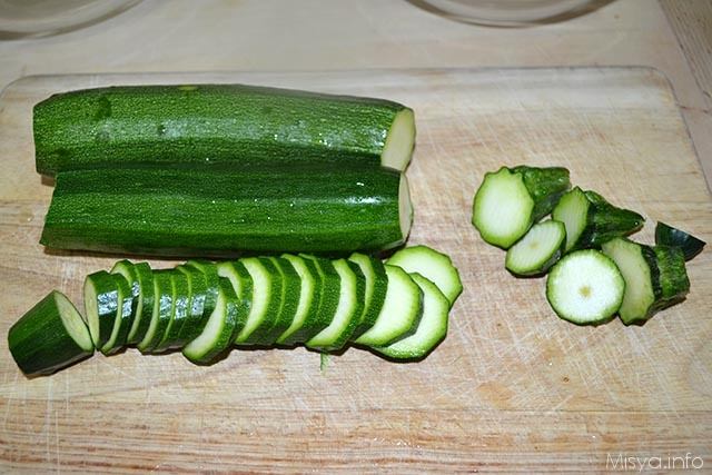 1 tagliare zucchine