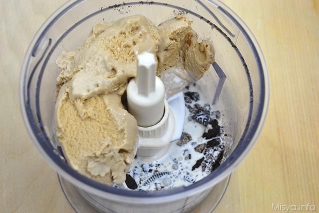 3 aggiungere gelato e panna