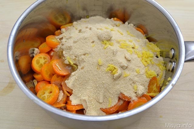4 aggiungere zucchero ebuccia limone