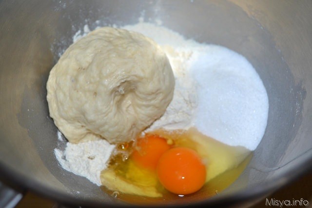 4 uova zucchero farina lievitino