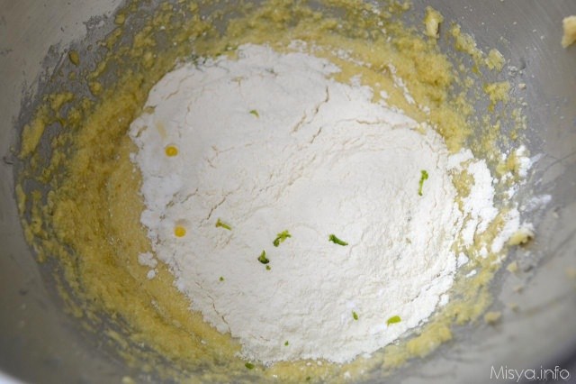 5 aggiungere farina