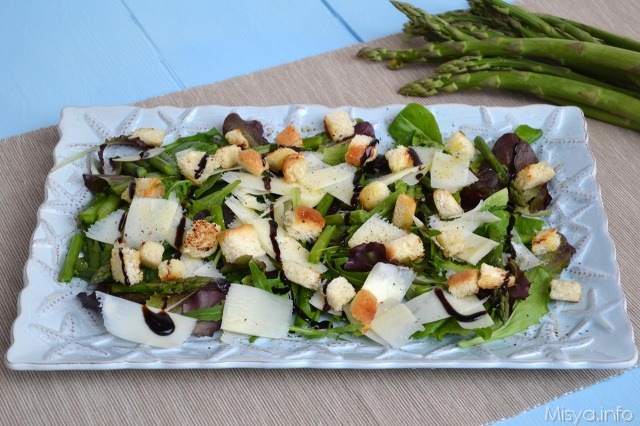 Insalata con asparagi e grana