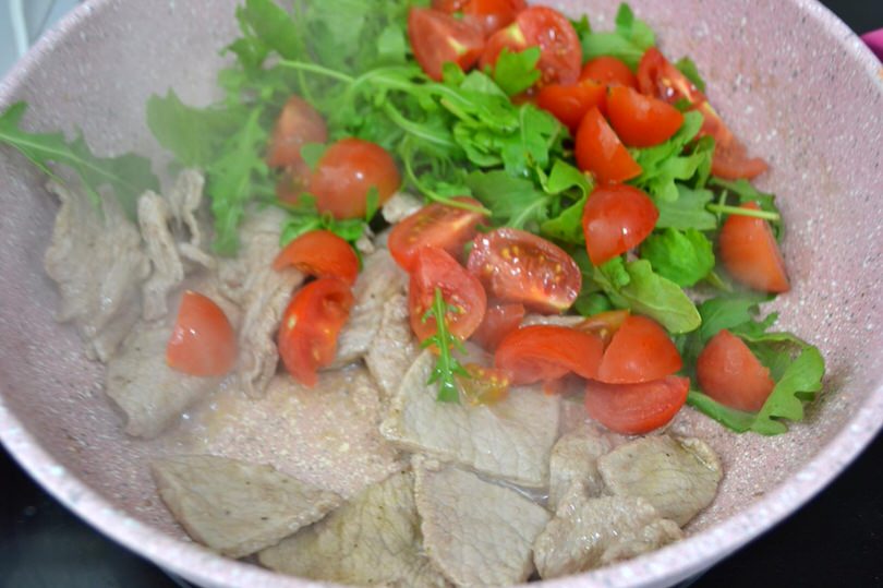 5 pomodorini e rucola in padella