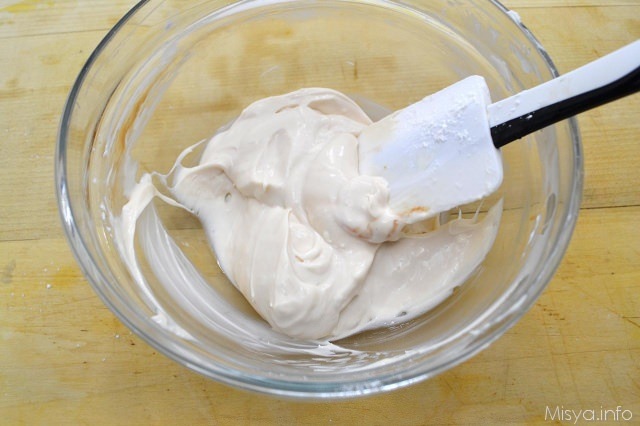 5 yogurt in una ciotola