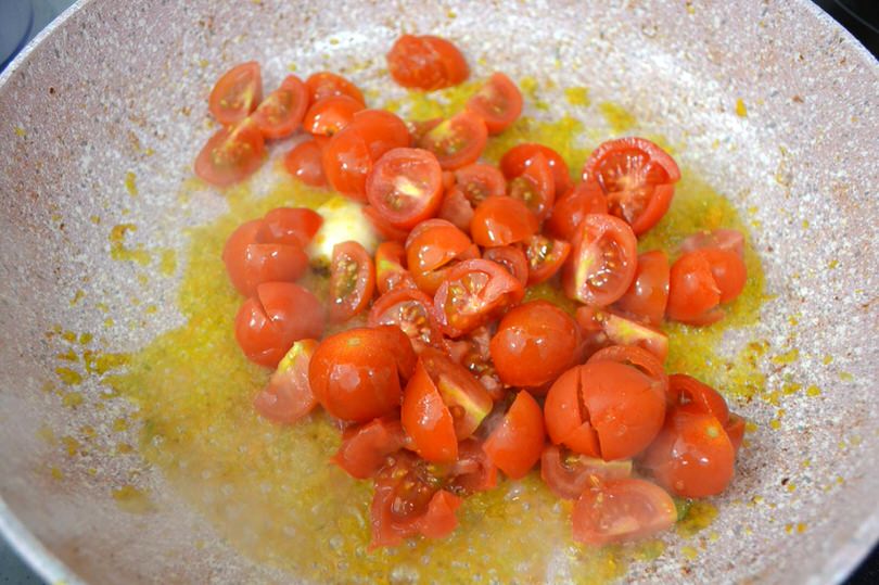 6 aggiungere pomodorini