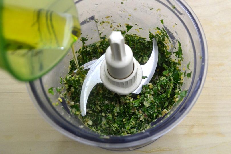 7 aggiungere olio