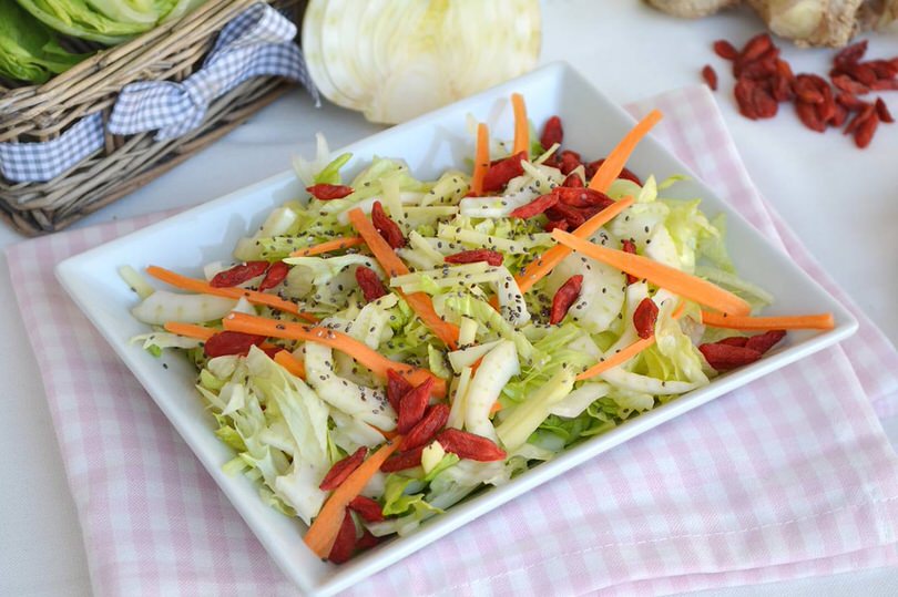 Insalata con bacche di goji e semi chia