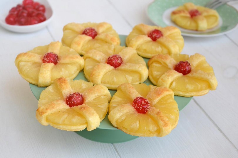 Crostatine di sfoglia all'ananas
