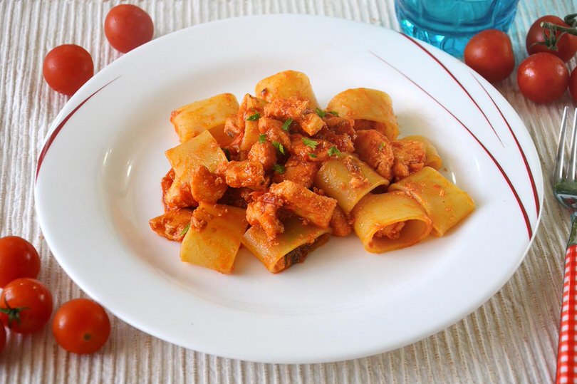 Paccheri con ragù di pesce spada