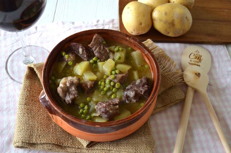 Spezzatino con patate e piselli