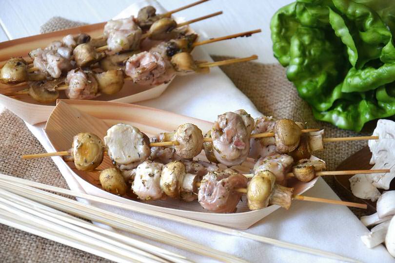 Spiedini di funghi e coniglio