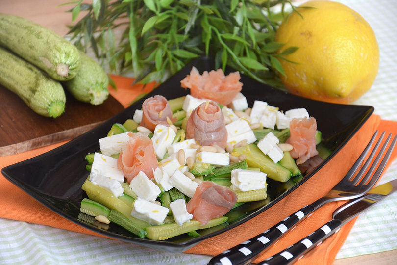 Insalata di salmone e zucchine