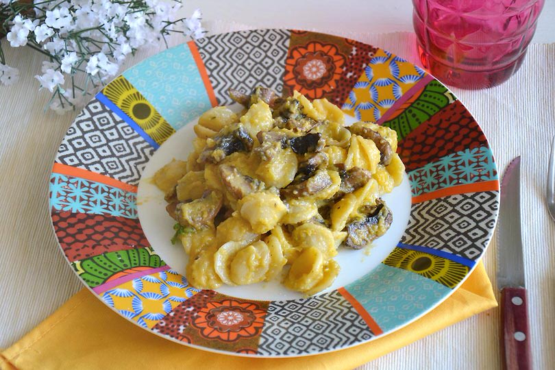 Pasta con zucca e funghi