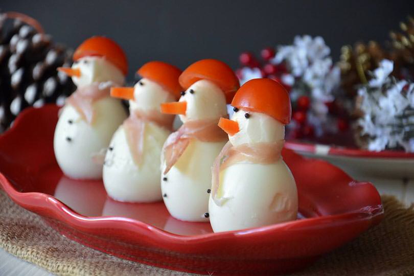 Pupazzi di neve con uova