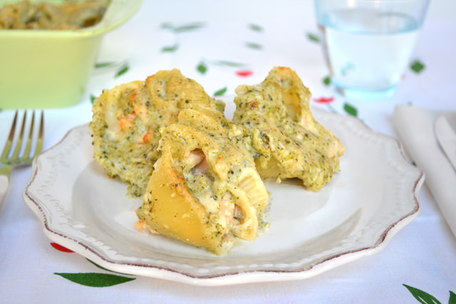 Conchiglioni ripieni di salmone e broccoli