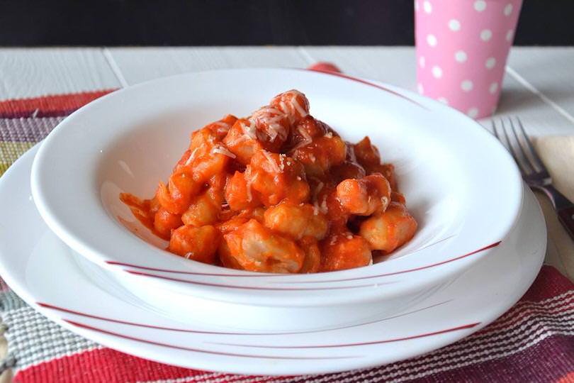 Gnocchi di farina sugo