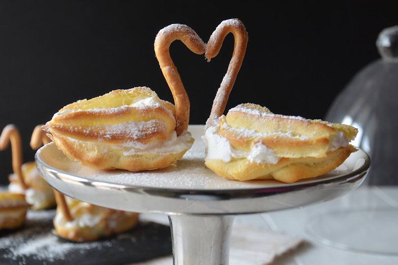 Cigni di pasta choux