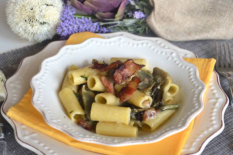 Pasta con carciofi guanciale e pecorino