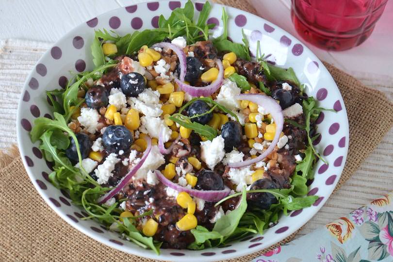 Insalata di farro feta e mirtilli
