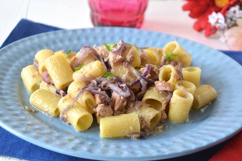 Pasta con tonno e cipolla