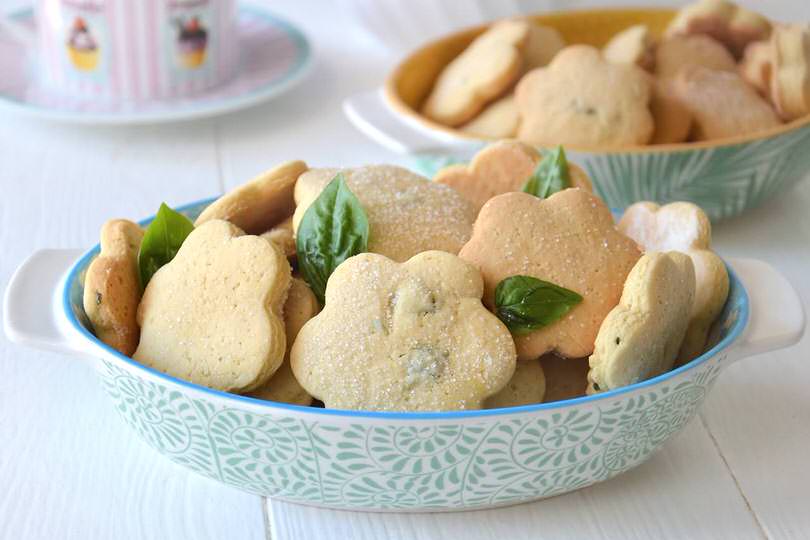 Biscotti al basilico