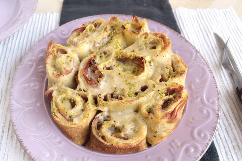 Girelle di crêpes prosciutto e pistacchi