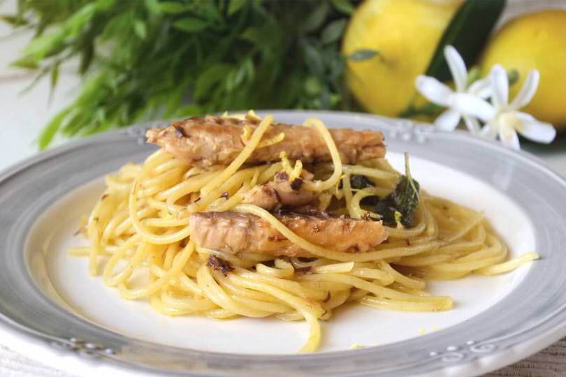 Pasta con sgombro e salvia